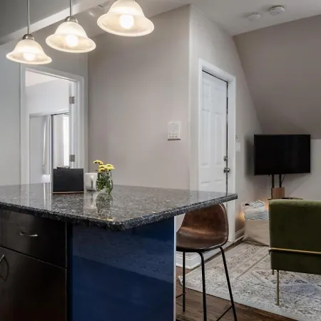Apartment Logan Square Penthouse With Parking And Patio *