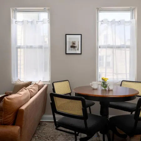 Apartment Logan Square Penthouse With Parking And Patio *