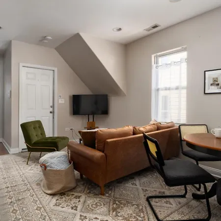 Apartment Logan Square Penthouse With Parking And Patio