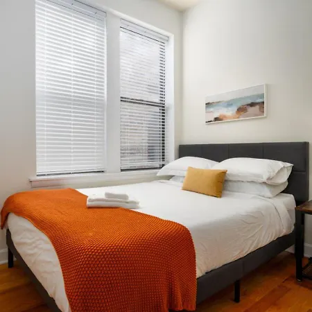Charming Renovated In Ukrainian Village *
