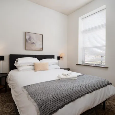 Charming Renovated In Ukrainian Village Apartment Chicago