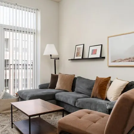 Charming Renovated In Ukrainian Village Apartment *