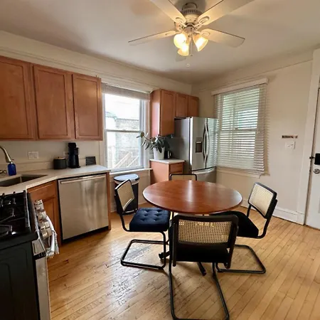 Apartment Sunlit In Lively Wicker-bucktown Chicago