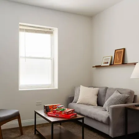 Spacious Three Bedroom With Parking And Patio *