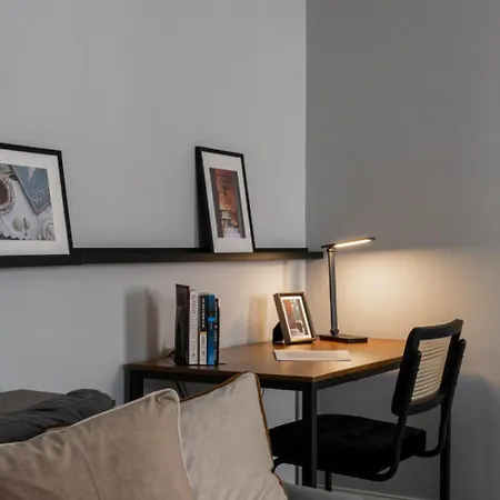 Apartment Spacious Three Bedroom With Parking And Patio
