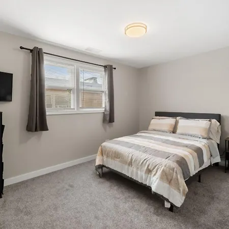 3 Level 10 Min To The Beach, Near Downtown Apartment Chicago