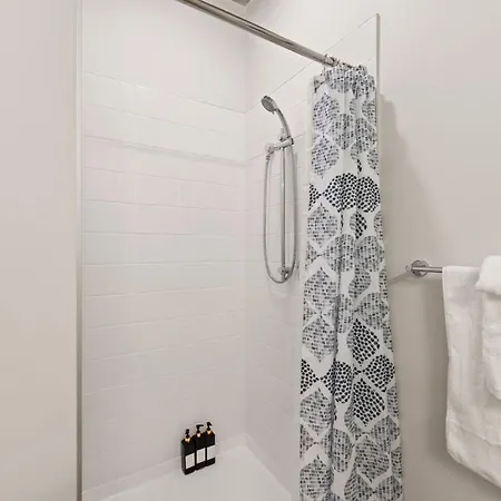 Luxury 3 Bed 3 Bath High Rise With Gym & Amenities Chicago