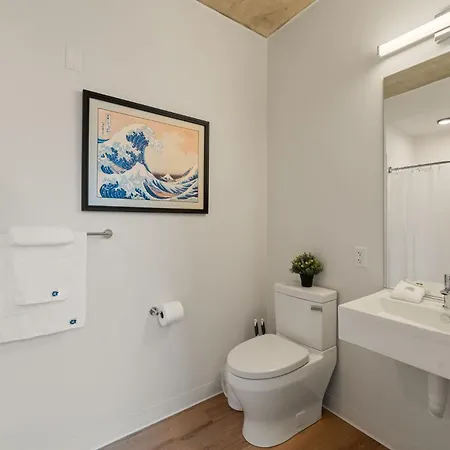 Luxury 3 Bed 3 Bath High Rise With Gym & Amenities Chicago