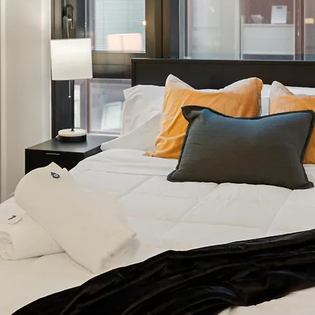 Luxury 3 Bed 3 Bath High Rise With Gym & Amenities