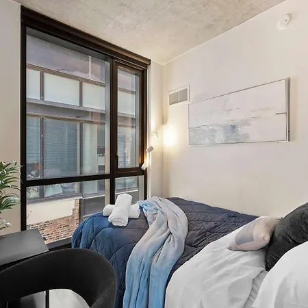 Luxury 3 Bed 3 Bath High Rise With Gym & Amenities