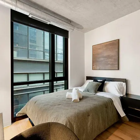 Lux 3 Bed 3 Bath High Rise With Gym & Amenities Apartment *