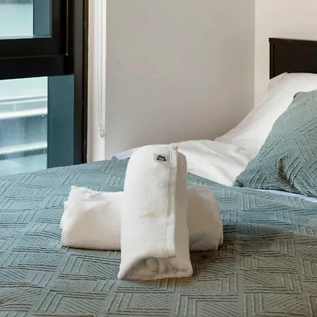 Lux 3 Bed 3 Bath High Rise With Gym & Amenities Apartment *