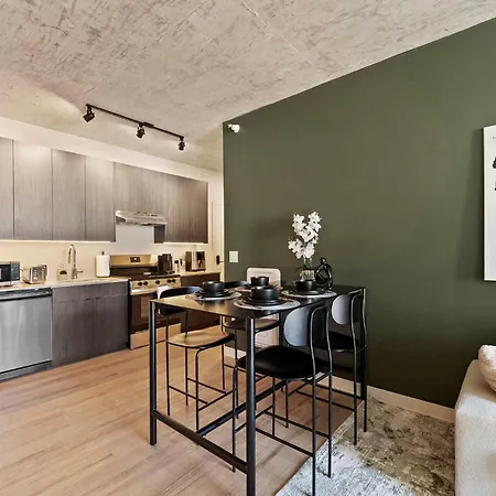 Apartment Lux 3 Bed 3 Bath High Rise With Gym & Amenities