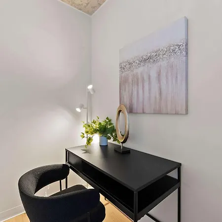 Apartment 3 Bed 3 Bath High Rise With Gym & Amenities