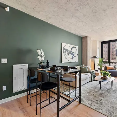 Lux 3 Bed 3 Bath High Rise With Gym & Amenities *