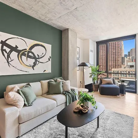 Lux 3 Bed 3 Bath High Rise With Gym & Amenities Apartment *