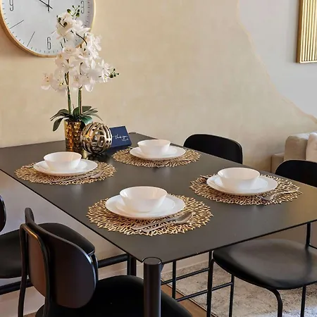 Apartment 3 Bed 3 Bath High Rise With Gym & Amenities *