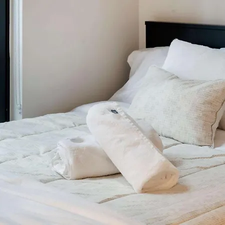 3 Bed 3 Bath High Rise With Gym & Amenities * Chicago