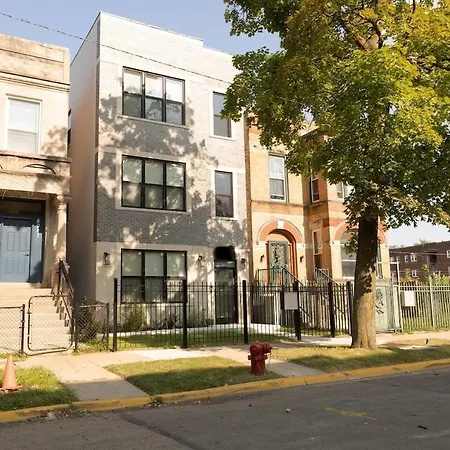Pristine 3bdr 2ba Uchicago Apartment