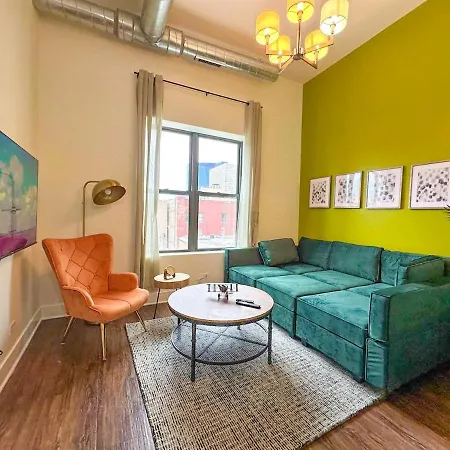 Modern 420 Friendly 3br South Loop Near Mccormick Place & Soldier Field Walk To Downtown