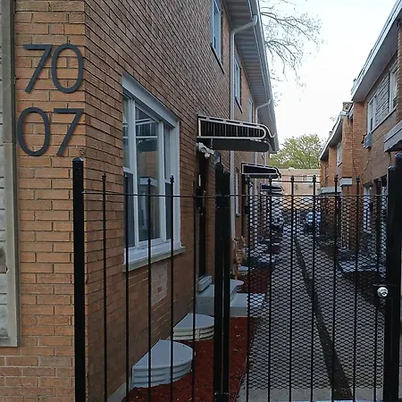 3 Level 10 Min To The Beach, Near Downtown Apartment *