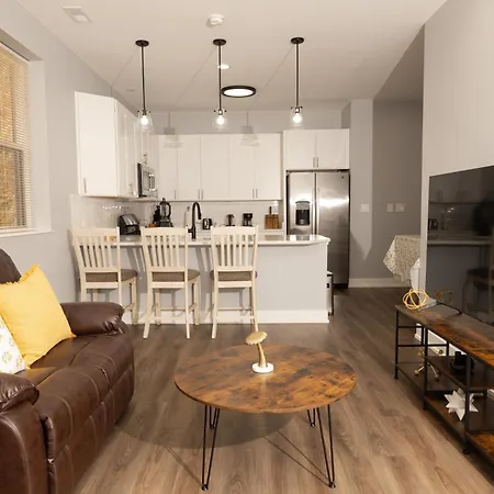 Pristine 3bdr 2ba Uchicago Apartment *