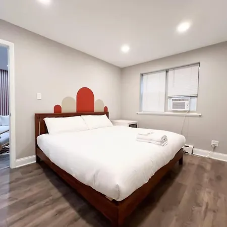 Modern 1br Free Parking Spot Apartment *