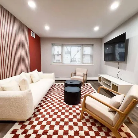 Modern 1br Free Parking Spot Apartment