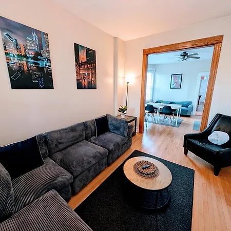 The Roscoe Village Apartment