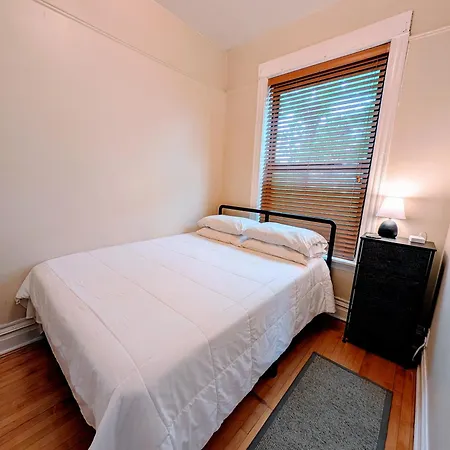 The Roscoe Village Apartment *