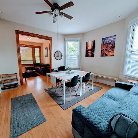 The Roscoe Village Apartment