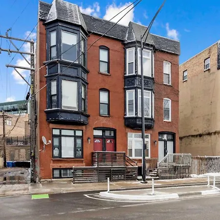 Cozy 2 Bed By West Loop With Parking & Laundry Apartment