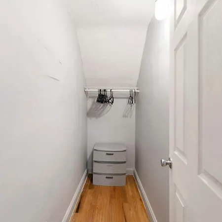 Cozy 2 Bed By West Loop With Parking & Laundry Apartment *