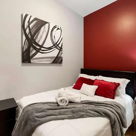 Cozy 2 Bed By West Loop With Parking & Laundry