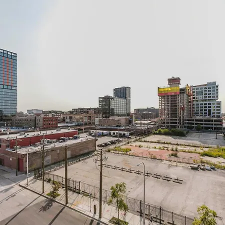 Blueground West Loop Rooftop Pool Gym Chi-1096