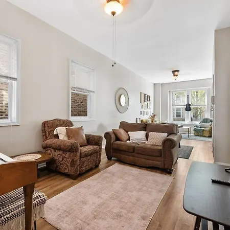 Apartment Prime Location Retreat 4 Bedrooms W Parking