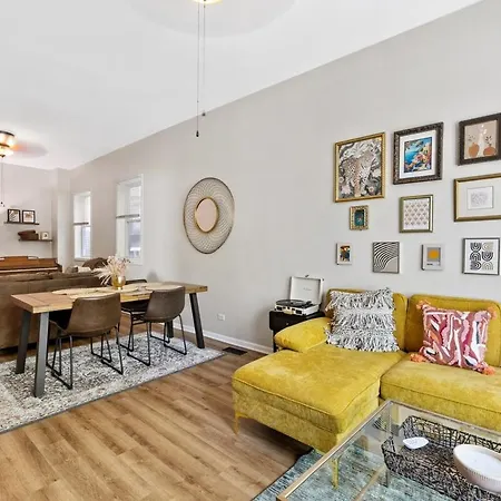 Apartment Prime Location Retreat 4 Bedrooms W Parking