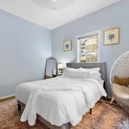 Prime Location Retreat 4 Bedrooms W Parking