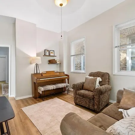 Apartment Prime Location Retreat 4 Bedrooms W Parking *