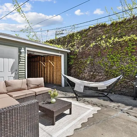 Prime Location Retreat 4 Bedrooms W Parking *