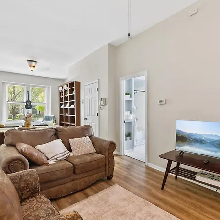 Apartment Prime Location Retreat 4 Bedrooms W Parking Chicago