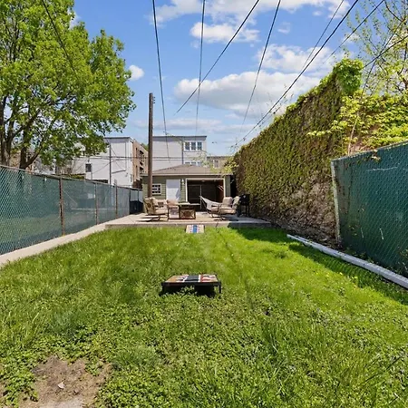 Prime Location Retreat 4 Bedrooms W Parking *
