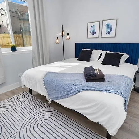 Apartment Spacious 3br Family Oasis Sleeps 8 With Free Parking Near Medical District, Douglas Park And Of Illinois *