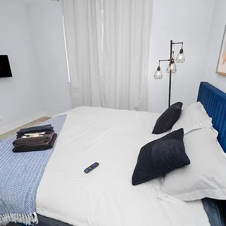 Spacious 3br Family Oasis Sleeps 8 With Free Parking Near Medical District, Douglas Park And Of Illinois Apartment Chicago