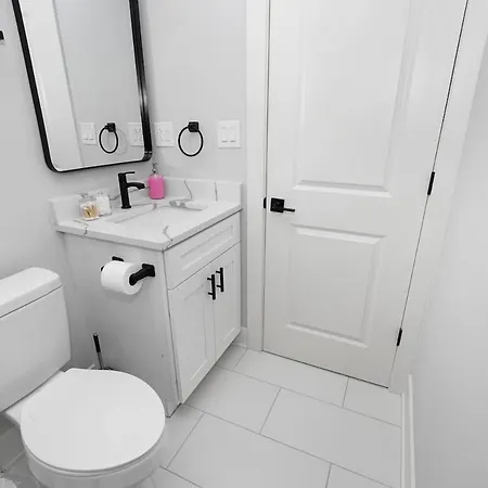 Spacious 3br Family Oasis Sleeps 8 With Free Parking Near Medical District, Douglas Park And Of Illinois Apartment Chicago