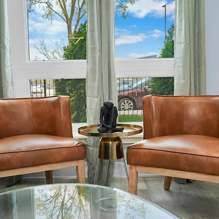 Spacious 3br Family Oasis Sleeps 8 With Free Parking Near Medical District, Douglas Park And Of Illinois Apartment *
