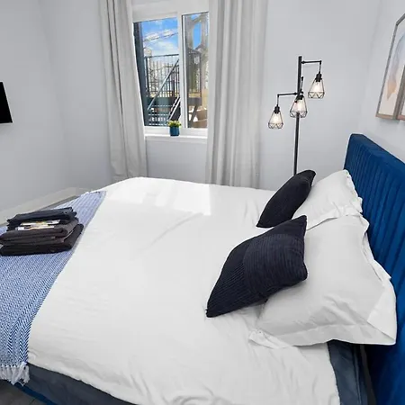 Apartment Spacious 3br Family Oasis Sleeps 8 With Free Parking Near Medical District, Douglas Park And Of Illinois