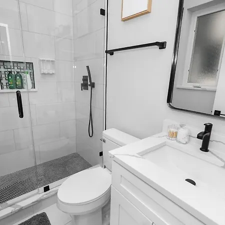 Spacious 3br Family Oasis Sleeps 8 With Free Parking Near Medical District, Douglas Park And Of Illinois Chicago