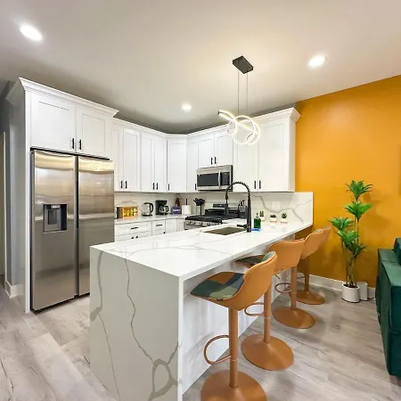 Spacious 3br Family Oasis Sleeps 8 With Free Parking Near Medical District, Douglas Park And Of Illinois Apartment Chicago