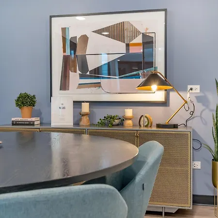 1br Loft With Modern Glass Views Chicago